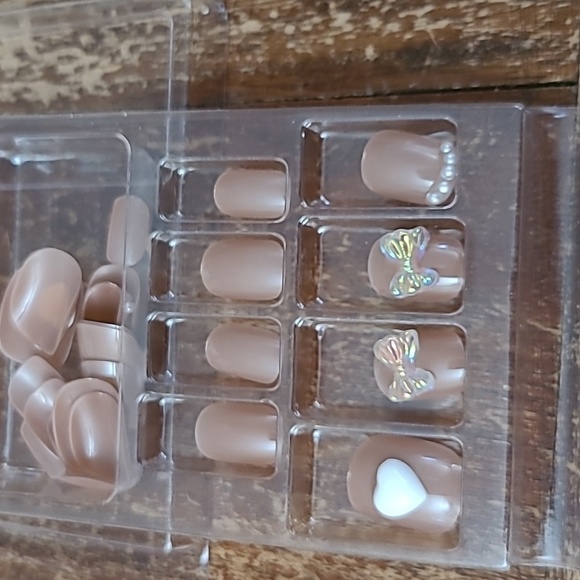 2/$16 Heart Bow Press On Nails - Picture 10 of 10